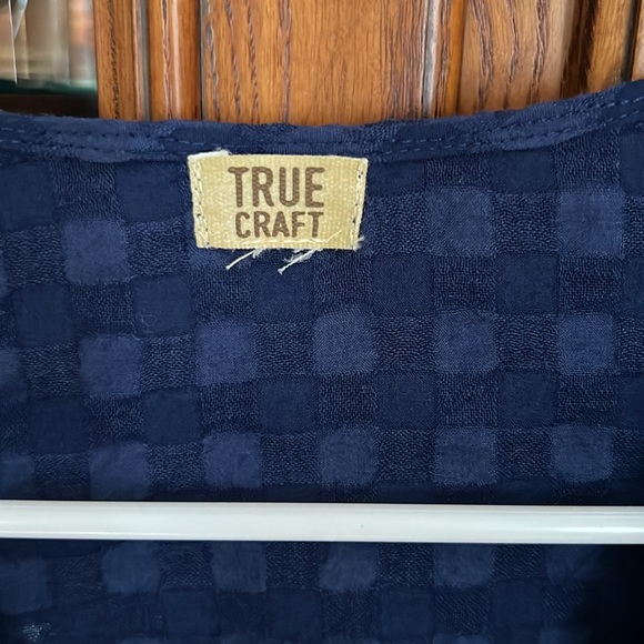 Navy ruffled tie top. - Picture 2 of 3